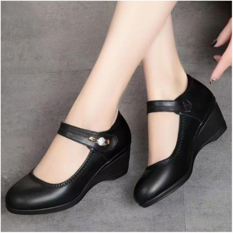 Women's Spring/Autumn Simple Soft-Soled PU Leather Shoes Mom's Non-Slip Wedge Heel Elegant Single Shoes