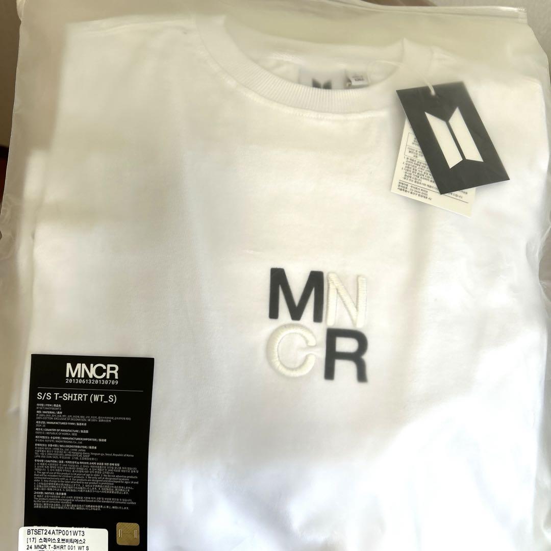 

[Б/У] Футболка BTS MONOCHROME MNCR POP-UP