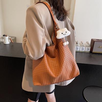 This Year's Popular Solid Color Trendy Shoulder Bag 2025 New Autumn Backpack Fashionable Large-capacity Messenger Bag Pendant