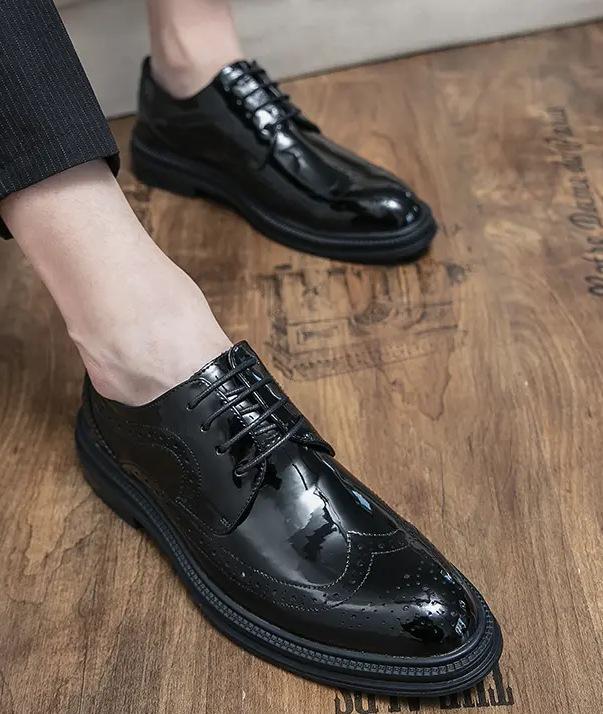 

2025 new photo studio shooting wedding dress white glossy men s leather shoes heightened Korean version engraved casual small leather shoes 38 чёрный