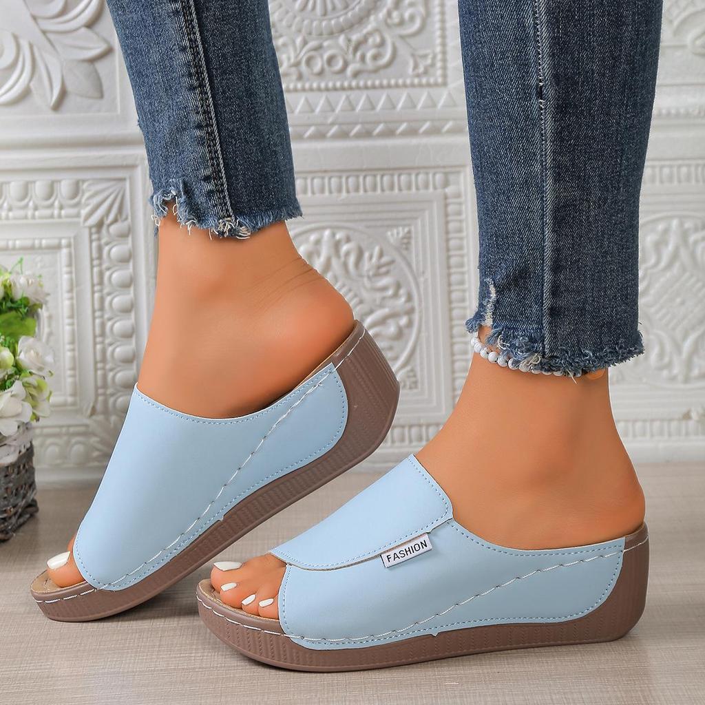 2025 Women's Plus Size Thick-soled Casual Outdoor Wedge Heel Slippers with Simple Strap and Open Toe Design