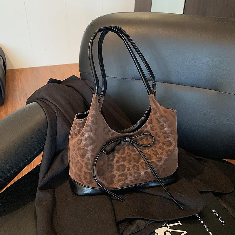 Fashion Single Shoulder Underarm Bag Women's New High-end Casual Commuter Bag Popular Leopard Print Tote Bag