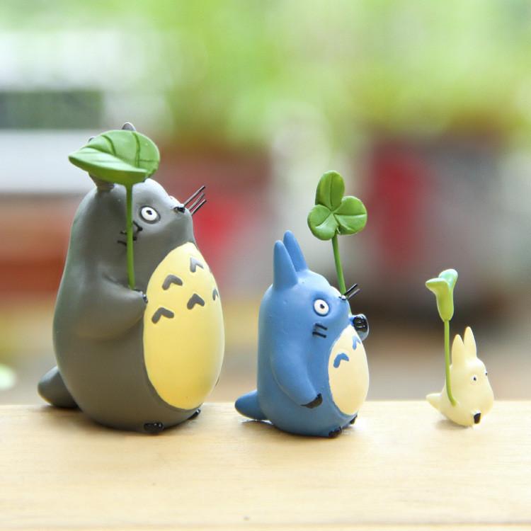 My Resin Neighbor Totoro Figurine Holding Lotus Leaf Design For Tabletop Gift