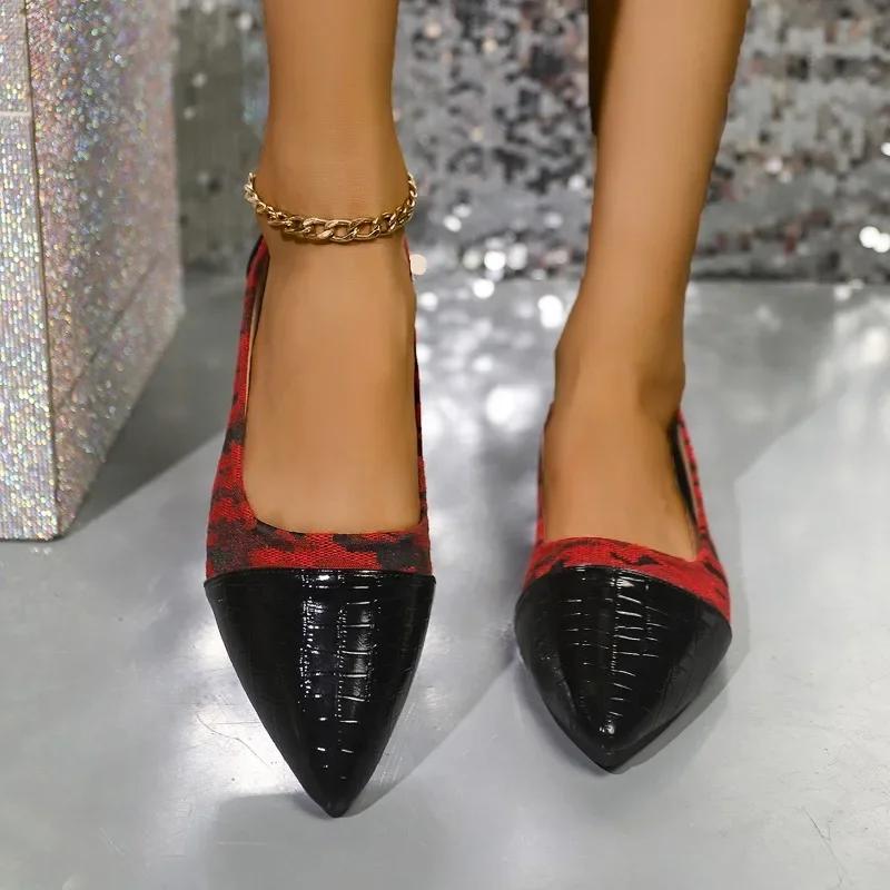 2024 Ny Mote Fargeblokk Spiss Tå Komfortable Slip-on Flat Bunn Allsidige Ytterklær Damesko
