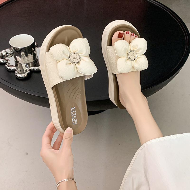 Fashion cute flower flat bottom cool slippers women wear 2025 summer new fairy wind one word cool slippers