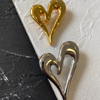 Simple Heart-shaped Brooch, Unique and High-end, Retro-style Suit Brooch, Clothing Accessory, Men's Pin