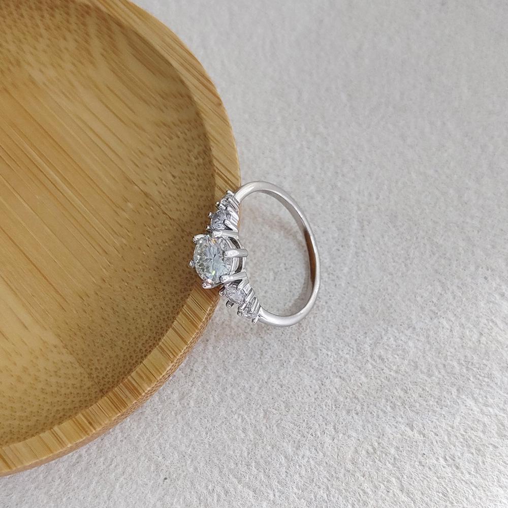 1 Carat Moissanite Classic Six-Claw S925 Silver Ring for Women