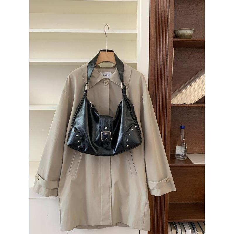 

Niche commuter versatile retro premium feeling rivet underarm bag new versatile portable shoulder messenger bag tide чорний