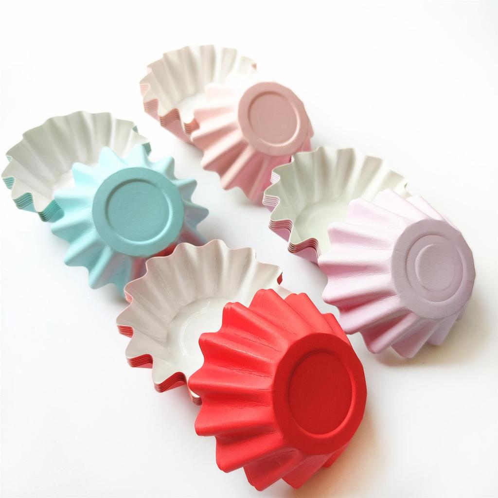 Chrysanthemum High-Temp Resistant Cupcake Liners, Mold-Free Baking Cups, 50-Pack
