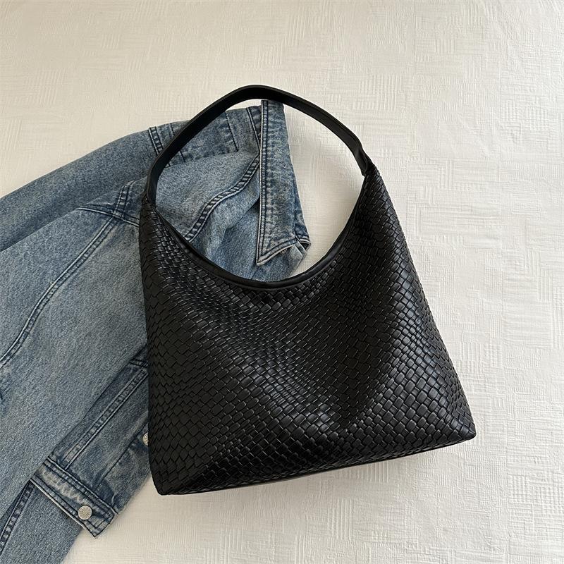 

2024 летняя новая популярная сумка для отдыха и поездок на работу, простая сумка-тоут, нишевый дизайн, сумка через подмышку, большая вместительная сумка через плечо чёрный