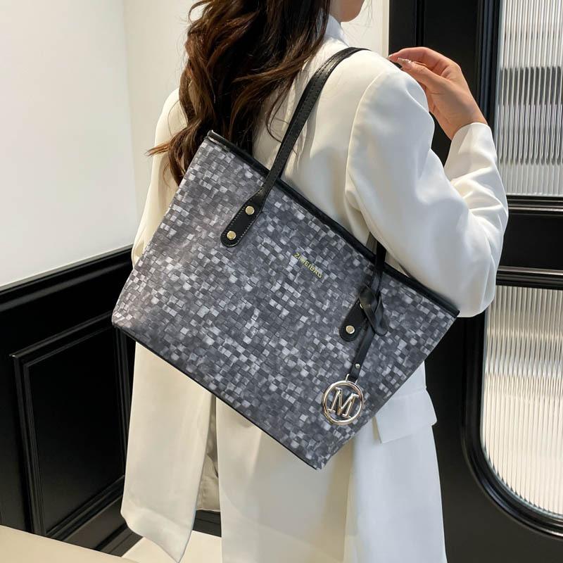 Fashion large-capacity tote bag women's autumn new commuter armpit bag trendy shoulder women's bag