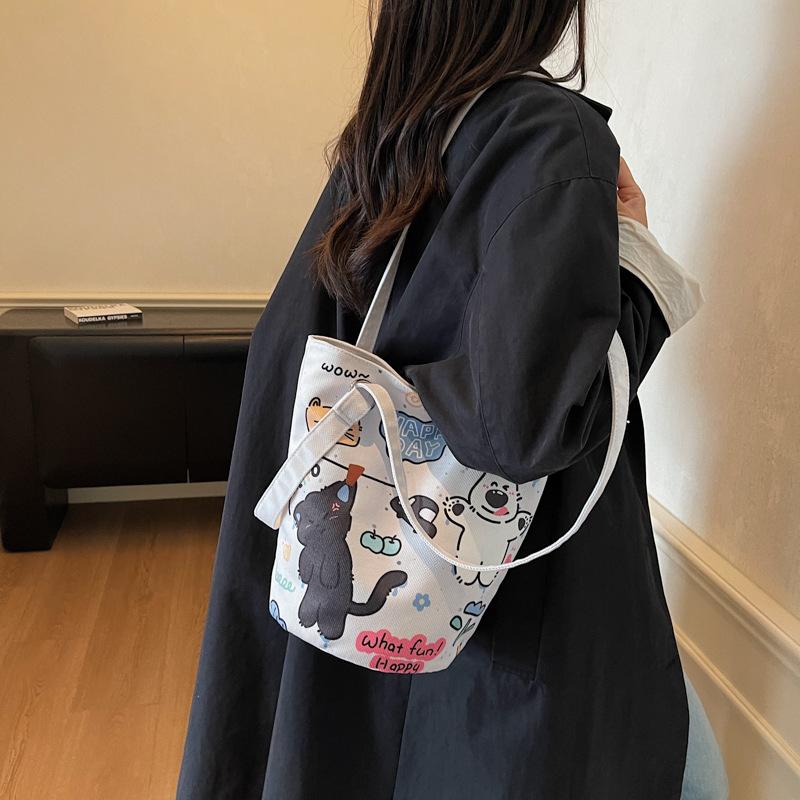 Personalized summer new fashion trend casual shoulder bag 2025 niche design texture women's foreign gas bucket bag