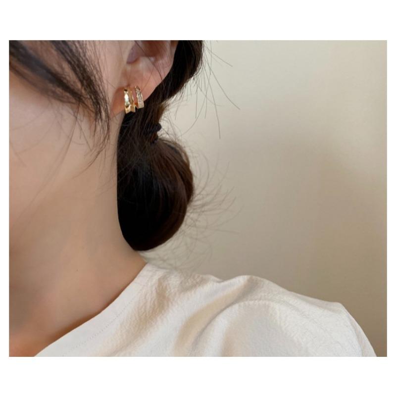 Women Elegant Niche Design Luxury Geometric Double C Circle Stud Earrings