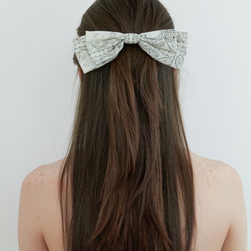 

KINDABABY paisley ribbon pin - creamy ivory cream ivory