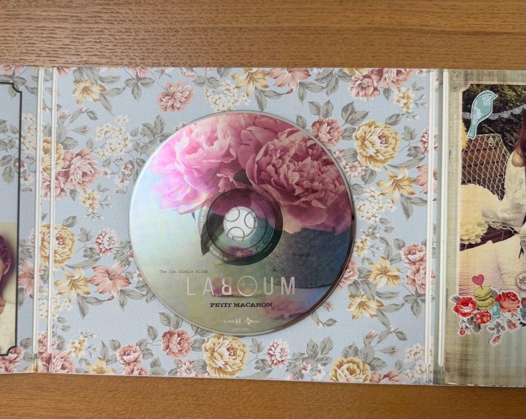 [USED] LABOUM 1st single Petit macaron