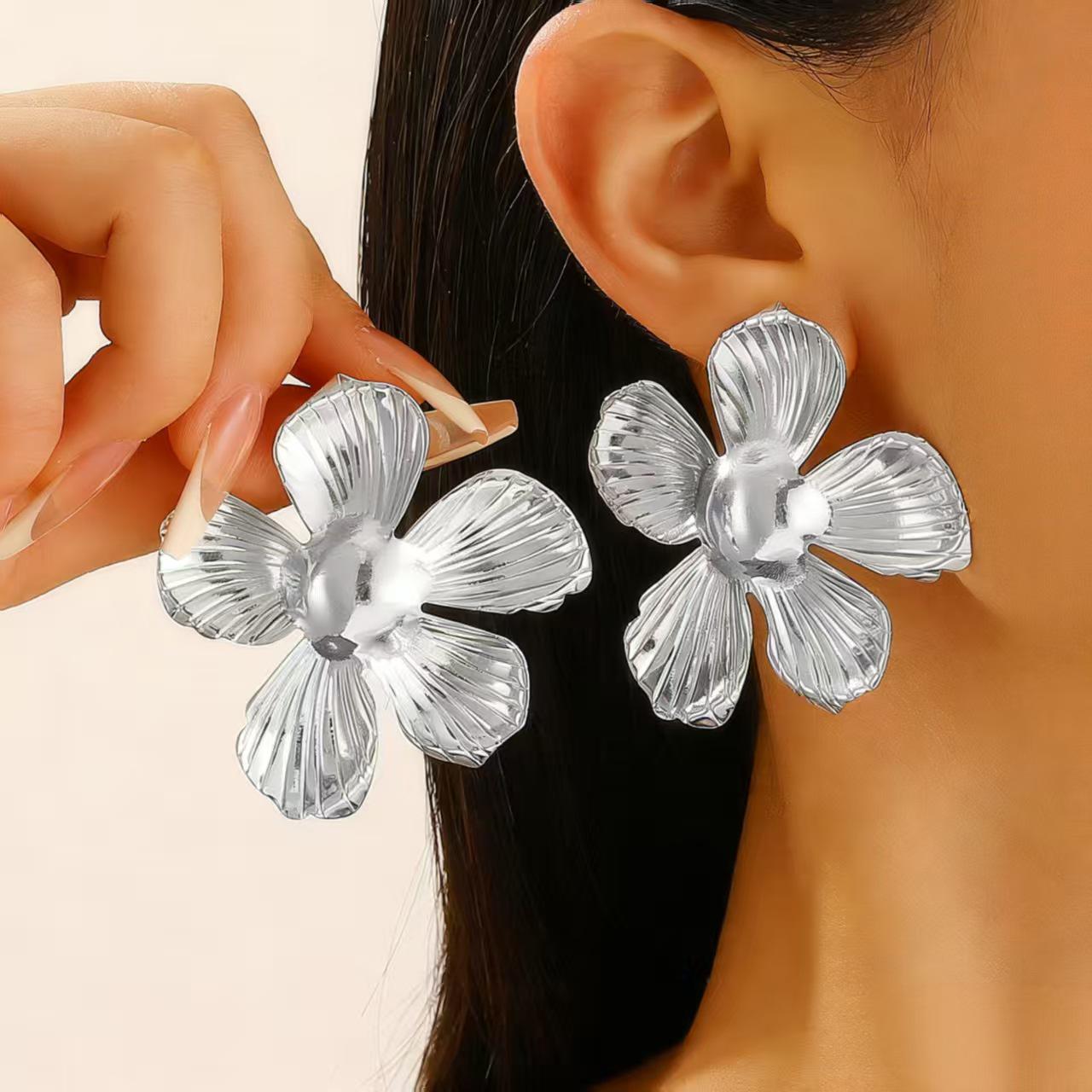 Европейские и американские ретро длинные серьги-лепестки - Стиль инфлюенсера, Матовые, Геометрический дизайн для женщин