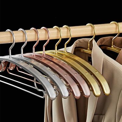 5 Pezzi Grucce in Lega di Alluminio, Lusso Leggero Spalla Larga 2,2 cm Gruccia Espositiva per Pantaloni Camicia Abito da Sposa, Organizzatore di Abiti