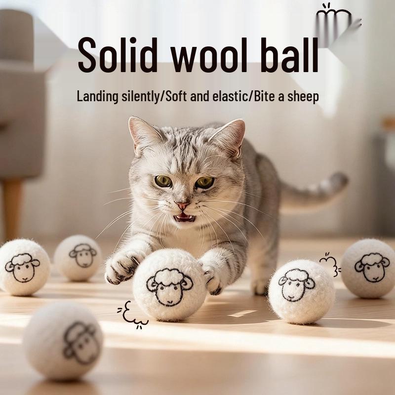 Silent Kitten Trainer: Plush Wool Ball for Pet Training and Energy Use
