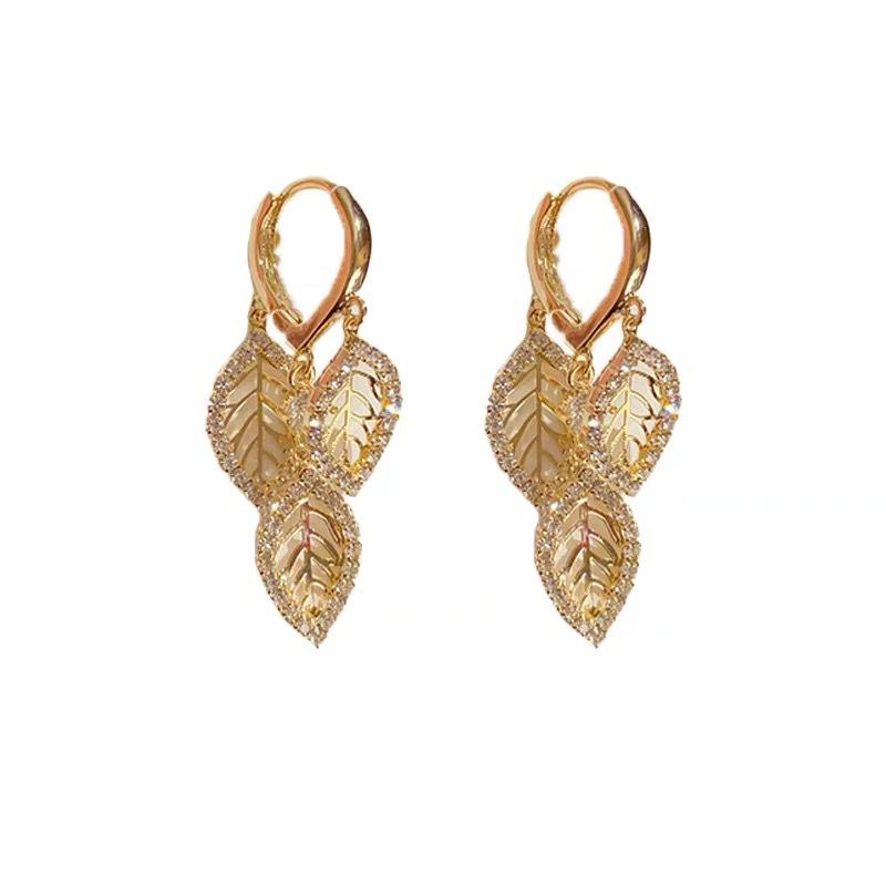 Exquisite Celebrity Style Atmospheric Zircon Leaf Fringed Ear Buckle Niche Design Sense Fashionable Versatile Earrings Light Luxury Earrings