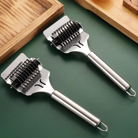 Roller Noodle Cutter, Handheld Stainless Steel Pasta Slicer, Multifunctional Dumpling Wrapper Maker, Kitchen Dough Tool