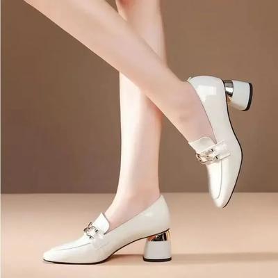 Pumps mit quadratischem Absatz und Metallkette Loafer Damenschuhe Mode Slipper zum Hineinschlüpfen Luxusdesign Lässige Mary Janes Schuhe Frühling Sommer
