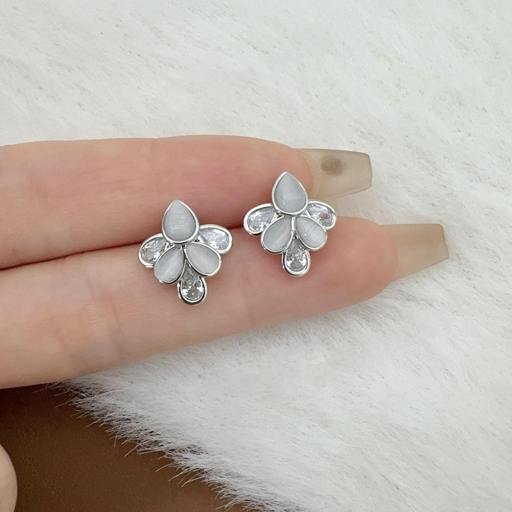 Utsökta Örhängen med Zirkon Kattöga Teardrop: Elegant dammode, lyxig och mångsidig.