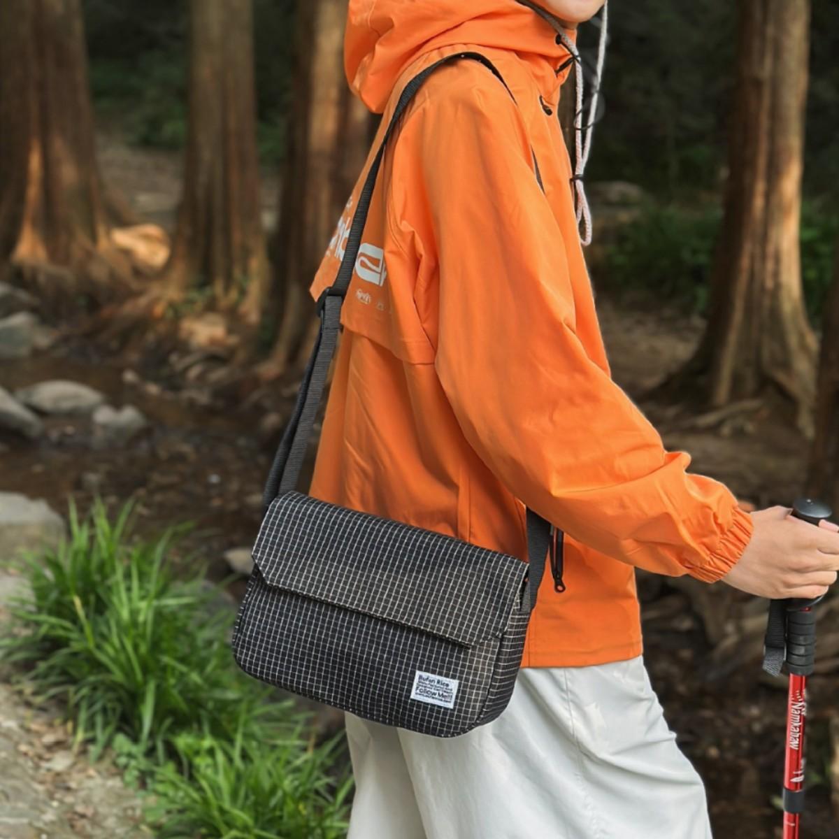 The Bags Family Men's Green Commuter Messenger Bag Lightweight Casual Shoulder Bag Wo's Outdoor Hiking Tooling Trendy Backpack Cycling Satchel Wo