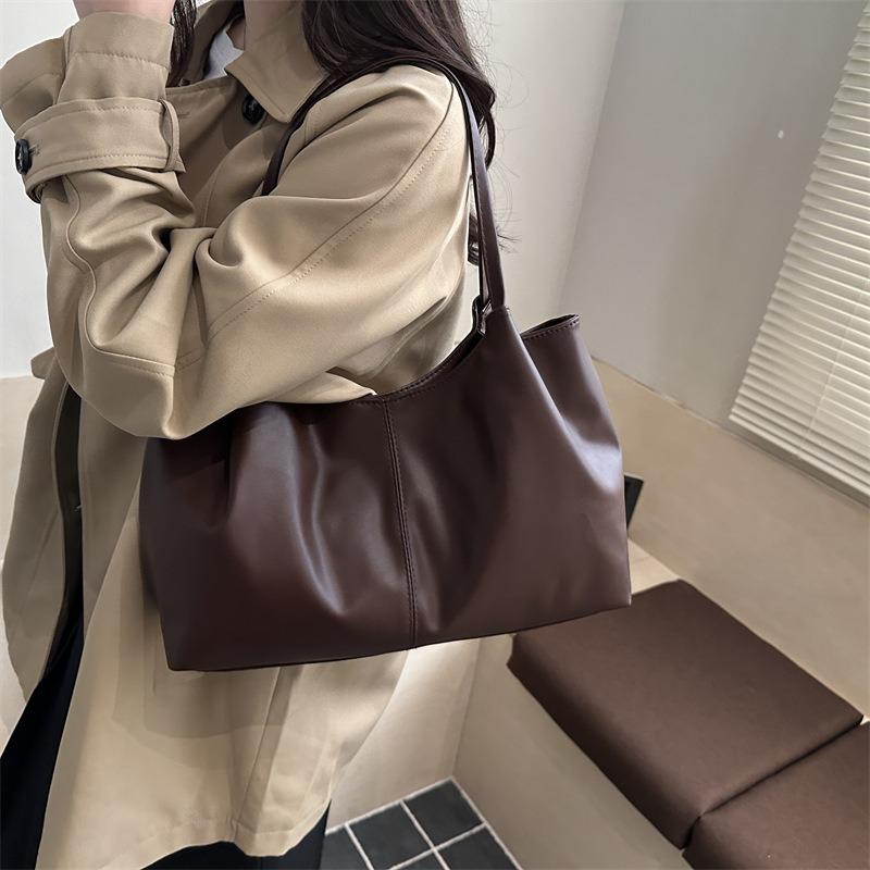 New tote bags are popular today, trendy and versatile, large-capacity daily commuting portable shoulder bags