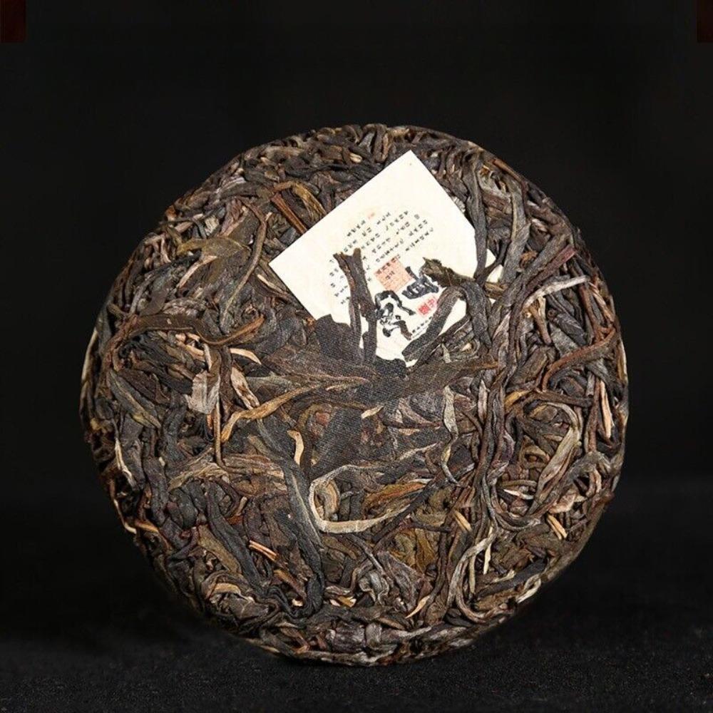 Yunnan Pu'er tea raw tea Iceland ancient tree 100g tea cake tea leaves