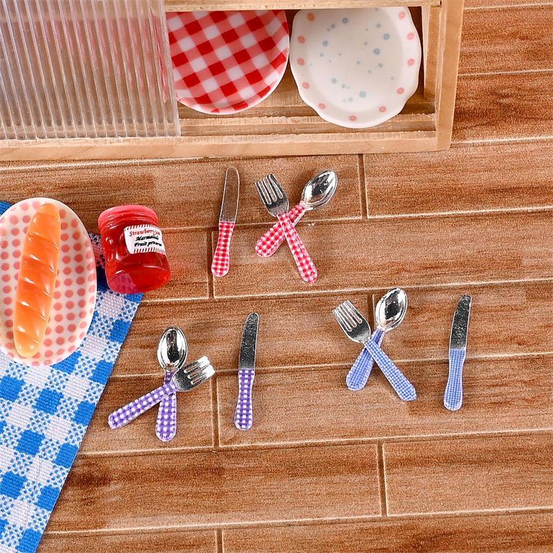 3er Set Puppenhaus Miniatur Küchenspielzeug Kariert Legierung Gabel und Löffel Dreiteiliges Set Modell Heimdekor Kinderspielzeug Ornamente Geschenke