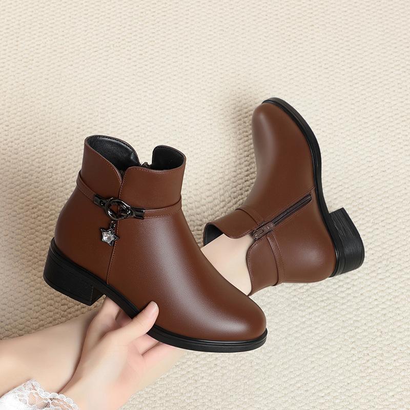 Boots female mother shoes autumn and winter women's shoes, new Martin boots soft-soled thick-heeled short boots velvet thermal cotton shoes