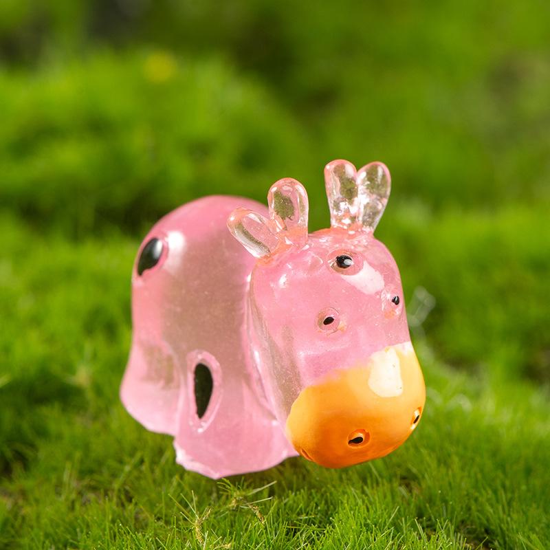 Glow-in-the-dark Cow Resin Pendant Miniature Landscape Cartoon Cute Luminous Animal Accessories Decorative Arts and Crafts