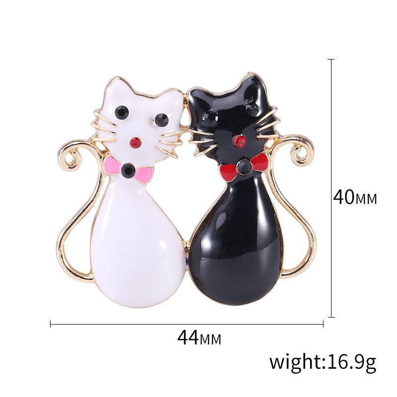 Cartoon Cute White And Black Couple Cat Brooch, Simple Fashion Accessory Pin