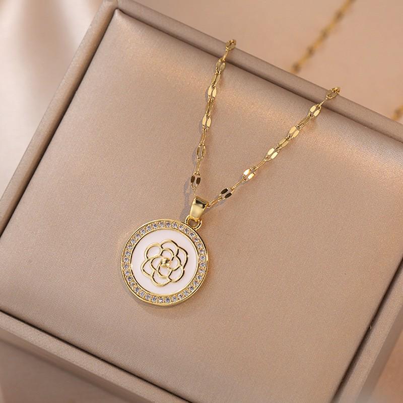 Women's Fashion Heart Pendant Necklace - Elegant, Simple Design, Versatile Clavicle Chain Jewelry