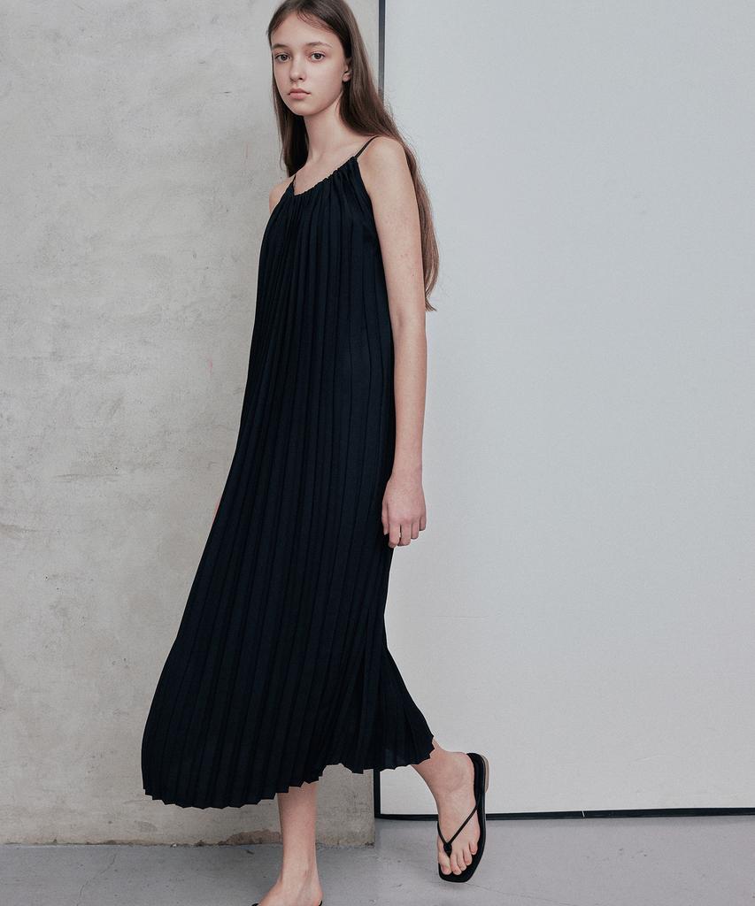 Rank 5 [Nellie] Pleats One-Piece