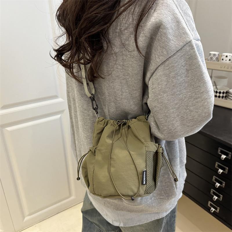 2025 Summer New Japanese and Korean Niche Drawstring Bundle Canvas Shoulder Messenger Bag Women's Light Lazy Wind Bucket Bag
