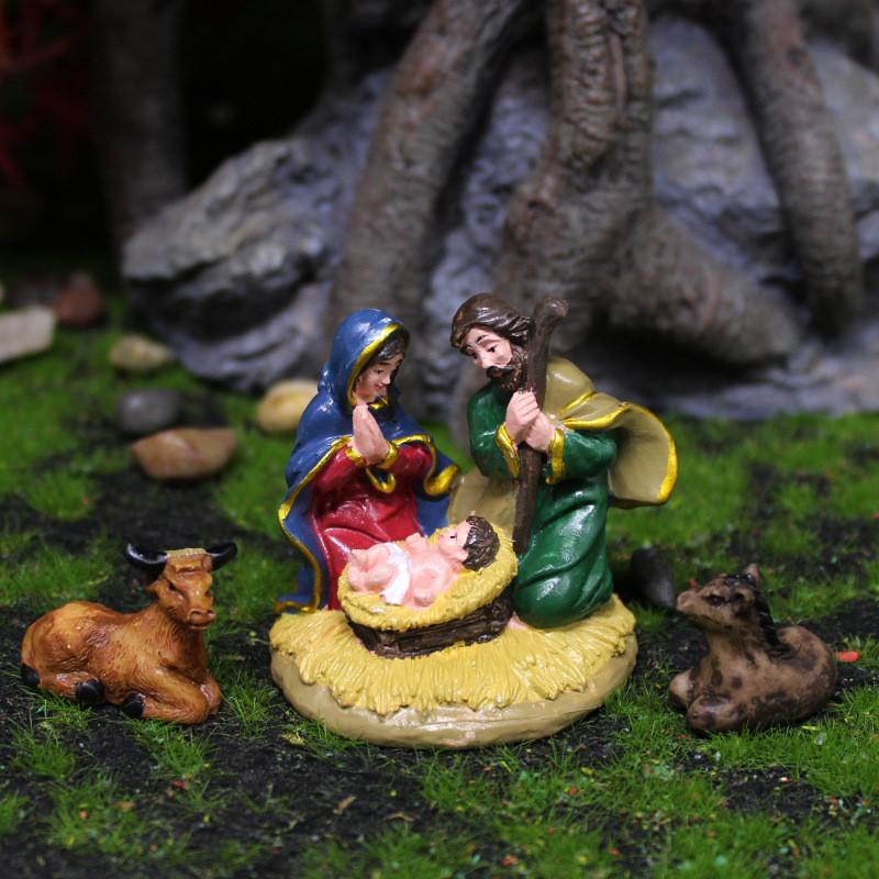 Resin Christmas Scene Figurines With Style Family Set For Holiday Decorations