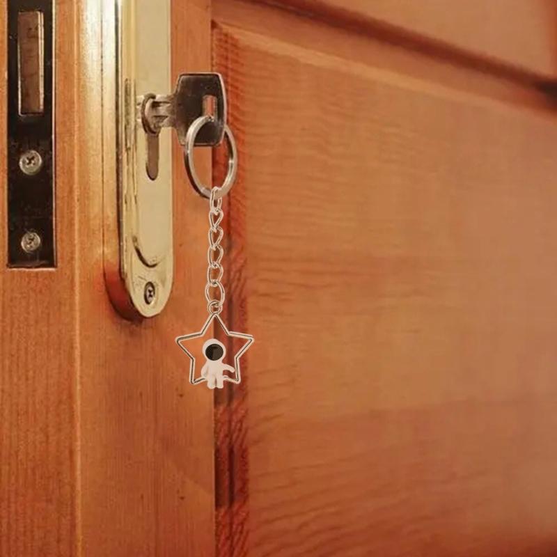 Space Themed Astronaut Keychain Space Keychain Pendant Keyring Accessory for Daily Use and Decoration