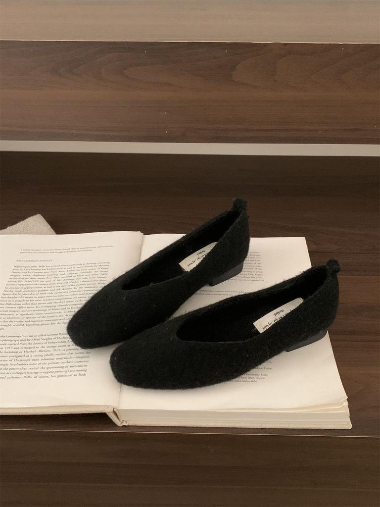 French Flat-bottomed Casual Velvet Mary Jane Shoes Women's 2025 Autumn and Winter New Light-mouth Fluffy Single Shoes Versatile Ladyshoes