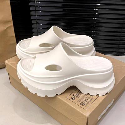 Pantoufles d'été pour femmes augmentant la hauteur de 7 cm: Antidérapantes, Semelle Épaisse et Douce, Résistantes aux Odeurs, Sandales de Mode Confortables pour une Utilisation Intérieure et Extérieure.