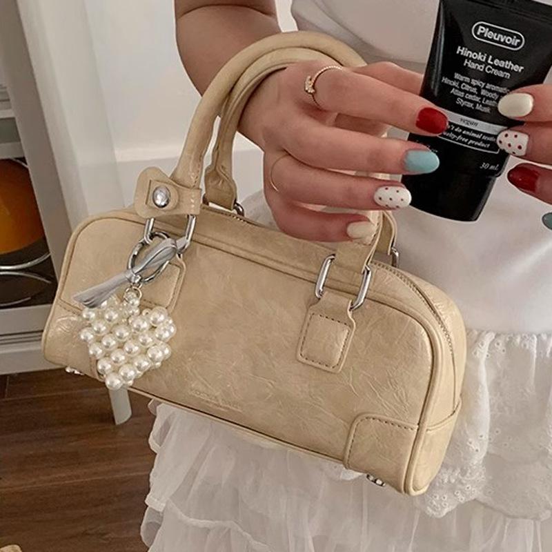 This Niche and Simple Hand-held Bowling Bag Is Versatile Stylish and Fashionable It Is A Single-shoulder Crossbody Pillow Bag