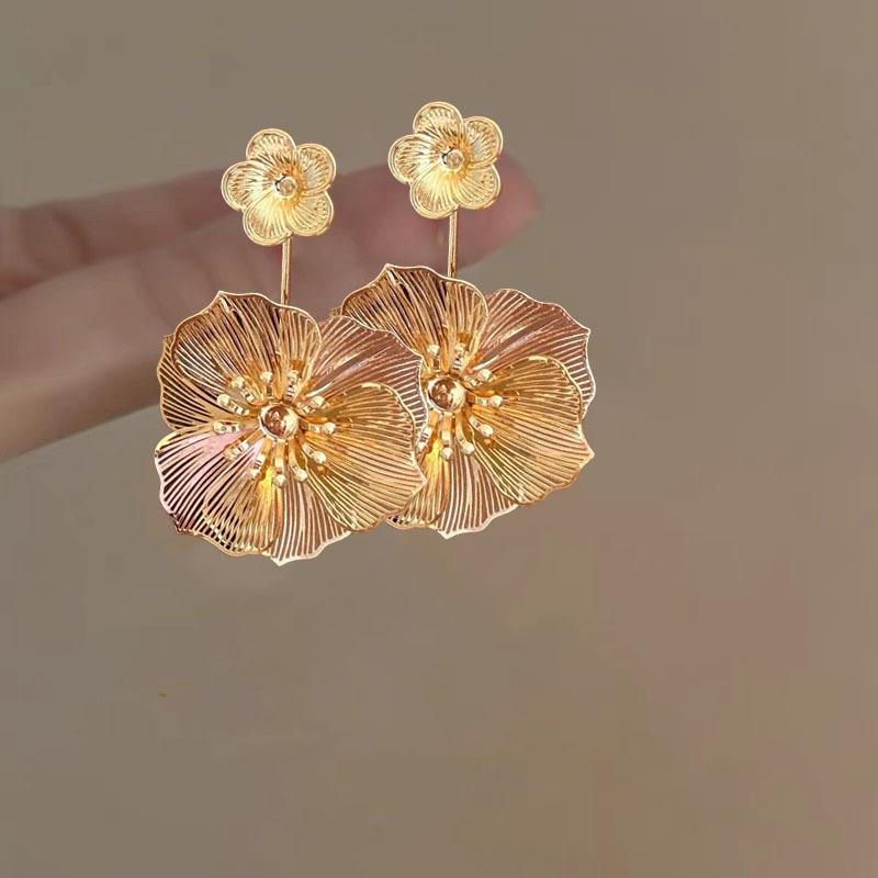 

Metal Flower Pendant Earrings Light Luxury High-End Earrings Fashion Temperament Earrings Design Sense Niche