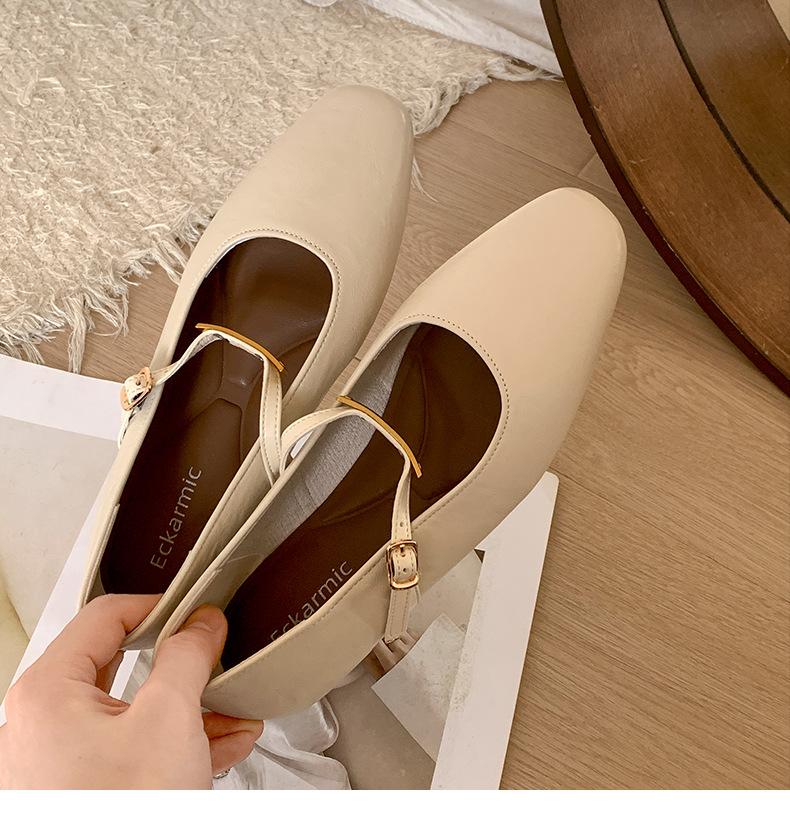 Fashion temperament retro shallow mouth flat bottom small leather shoes women's 2025 new spring and autumn French soft sole Mary Jane single shoes