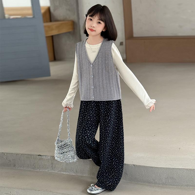 Girls' Autumn 2025 Fashionable Korean Style Three-Piece Set: Knitted Vest with Floral Pants for Older Kids
