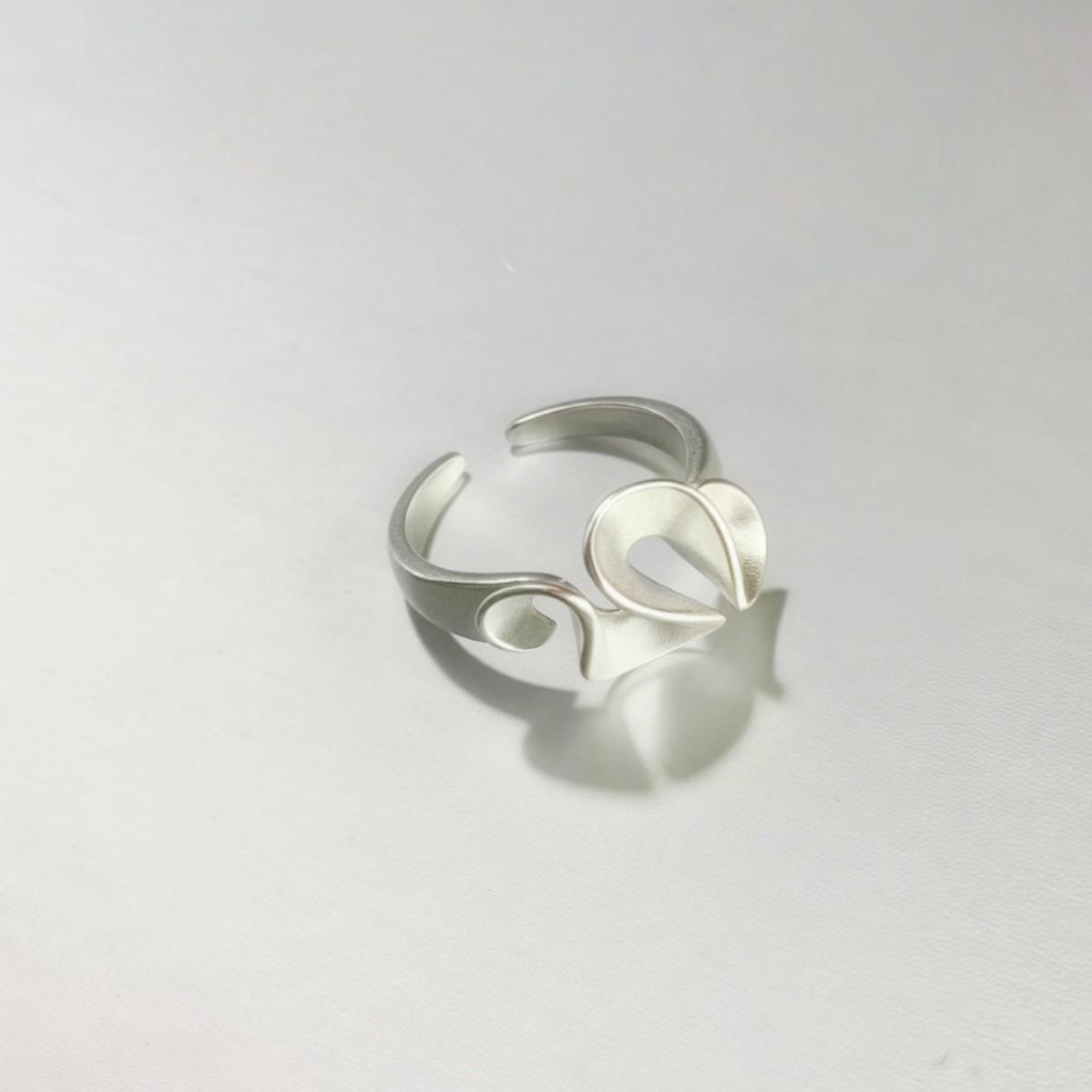 Niche Design Pleated Irregular Frosted Adjustable Ring for Women, Cold Style Simple Versatile Finger Ring