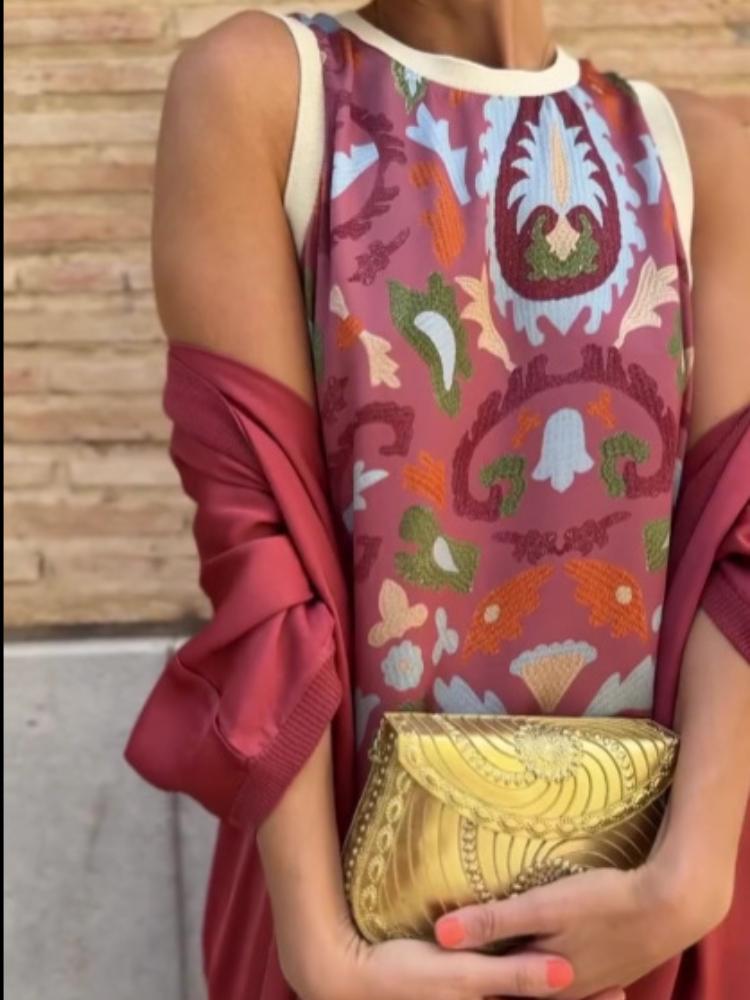 

Женское платье без рукавов с цветочным принтом, с подходящим кардиганом и золотым клатчем S