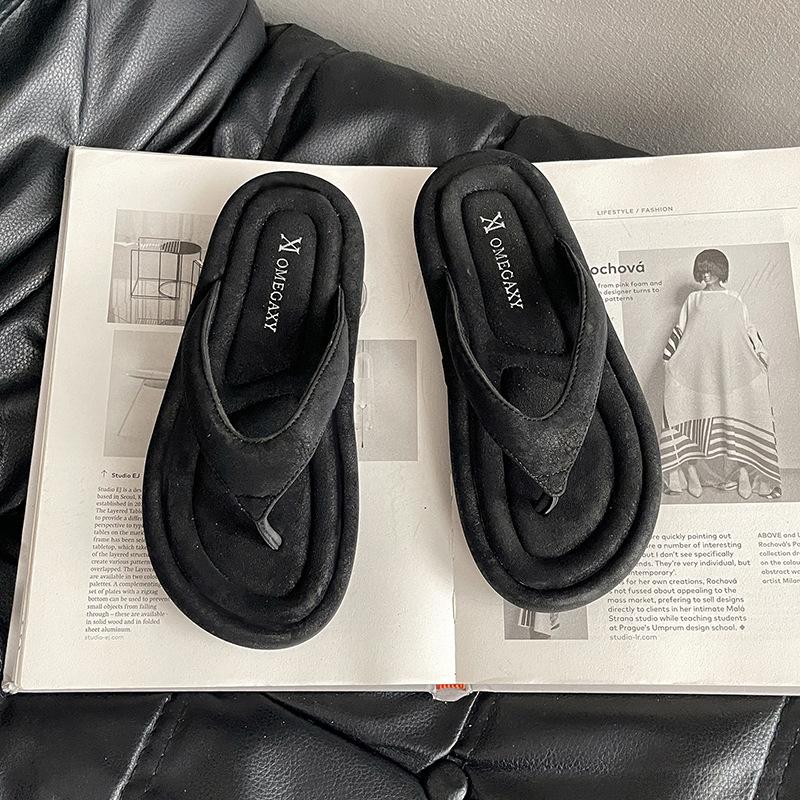 Height-increasing thick-soled flip-flops women's simple and comfortable summer wear new sandals