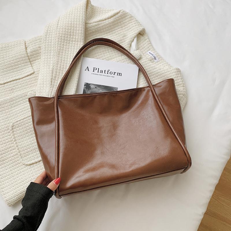 Мягкая искусственная кожа Большие сумки-тоуты для женщин Зимние тенденции Сумка через плечо Женская дизайнерская сумка с верхней ручкой Практичная 36x295x12cm 3299₽