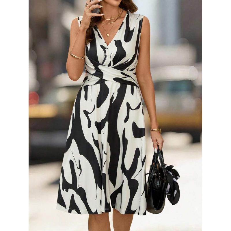 European 2026 summer new elegant temperament V-neck waist thin kink short dress S