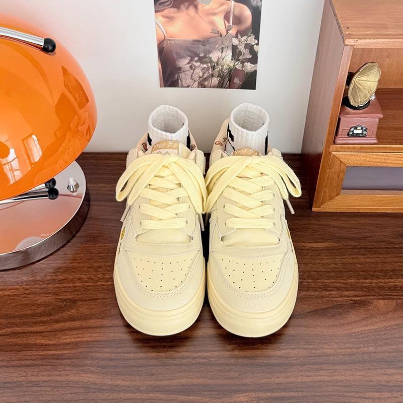 2025 new spring college style cute graffiti versatile bread shoes women's sports and leisure lightweight skateboard shoes women's shoes